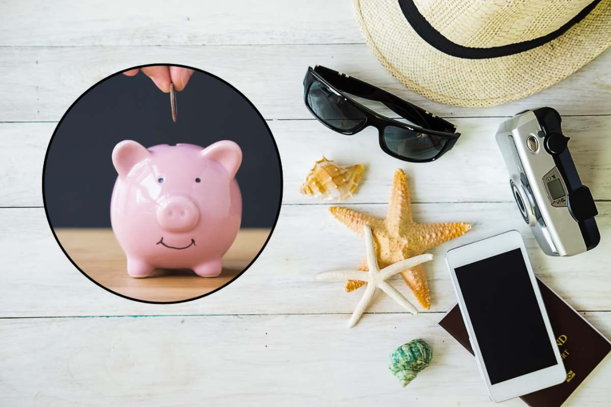 oggetti da vacanza e salvadanaio