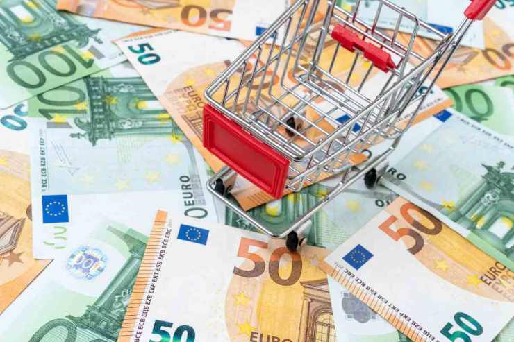 Carrello della spesa e soldi 