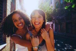 Ragazze sorridenti