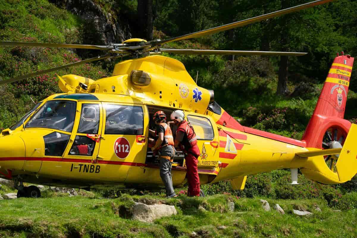 Elicottero del soccorso alpino a terra